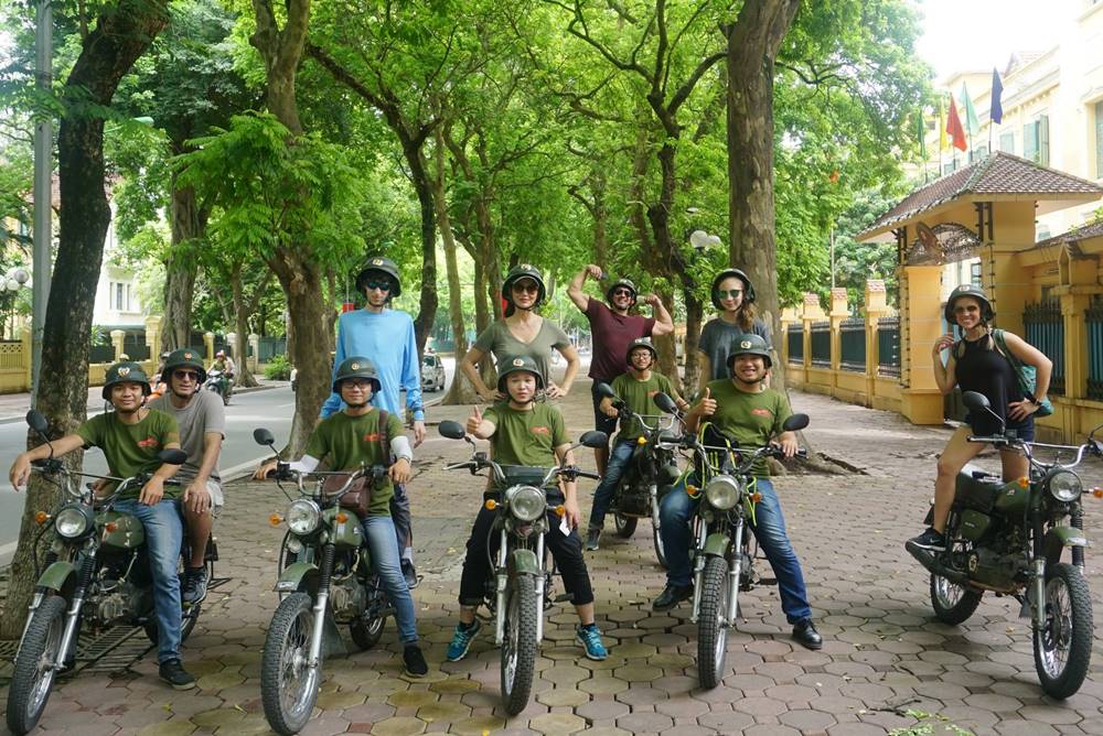 Alla scoperta di Hanoi in Jeep & Moto Minsk sovietica